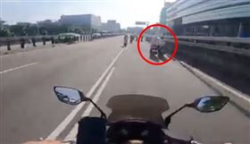 騎士鬼遮眼撞飛無辜女！慘摔畫面曝光