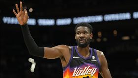 ▲溜馬對太陽主力中鋒艾頓（DeAndre Ayton）有興趣。（圖／美聯社／達志影像）