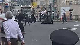 安倍晉三，槍擊嫌犯遭壓制　（圖／AP/Spectee 授權）