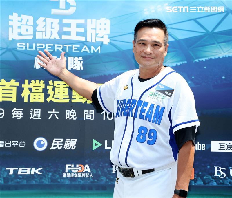 黃忠義擔任實境秀「超級王牌棒球隊」總教練。（記者邱榮吉/攝影）