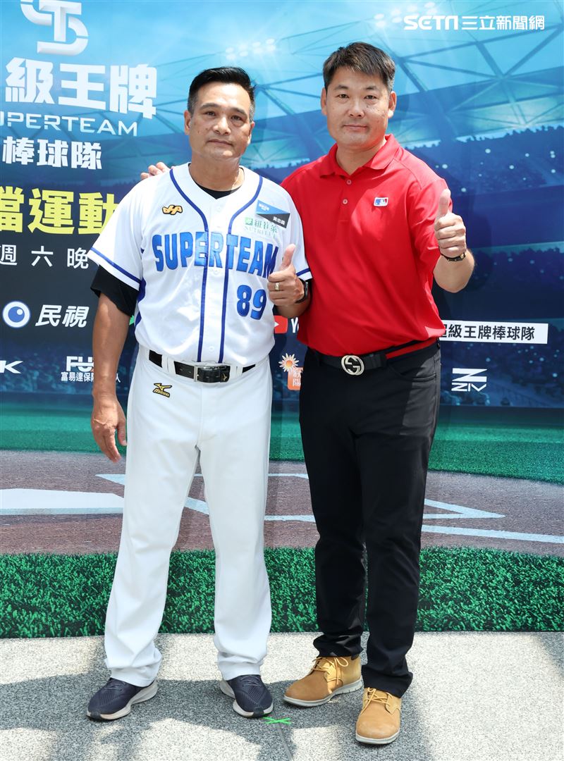 黃甘霖、黃忠義出席體育實境秀「超級王牌棒球隊」首映會。（記者邱榮吉/攝影）