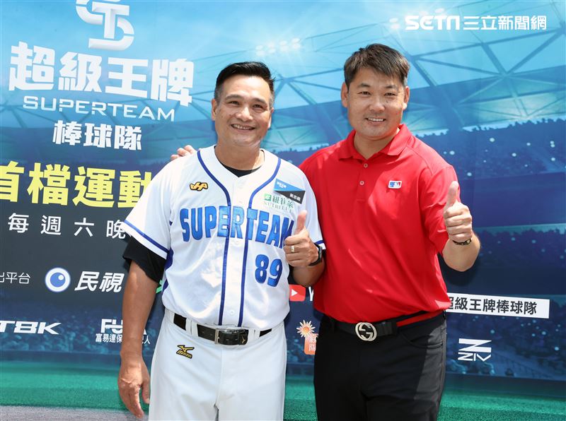 黃甘霖、黃忠義出席體育實境秀「超級王牌棒球隊」首映會。（記者邱榮吉/攝影）