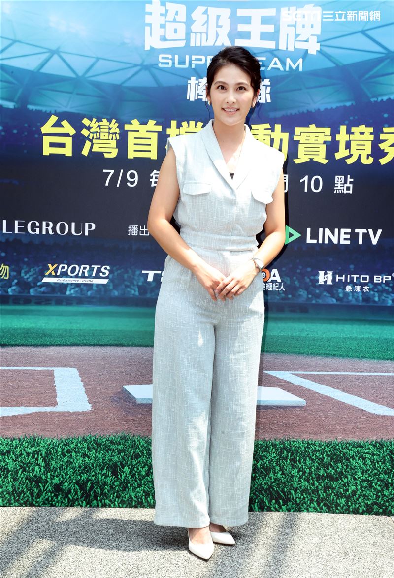 卓君澤（主播）出席體育實境秀「超級王牌棒球隊」首映會。（記者邱榮吉/攝影）