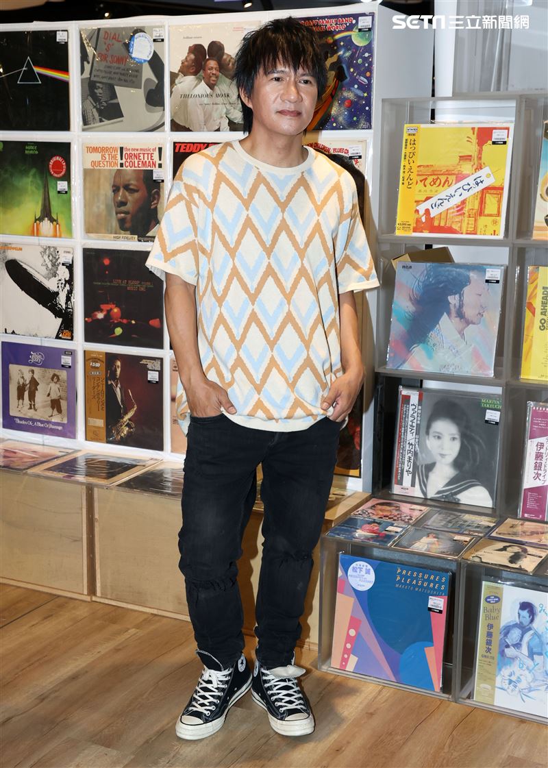 王宏恩發行最新族語創作專輯「一起我們」。（記者邱榮吉/攝影）