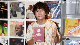 王宏恩發行最新族語創作專輯「一起我們」。（記者邱榮吉/攝影）