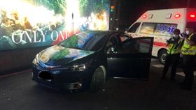 台中男子在台灣大道館前路口車禍，12小時後竟死在車內。（圖／民眾提供）