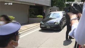 安倍晉三回家了！妻子一路伴遺體　運抵東京住家（圖／AP 授權）