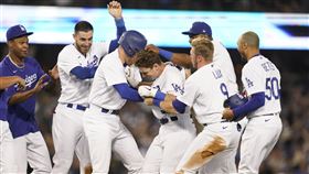 ▲史密斯（Will Smith）敲出再見安打。（圖／美聯社／達志影像）