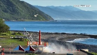 台首支類衛星載具火箭發射　民眾感動
