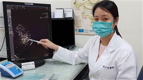 陳以涵醫師建議多留意乳癌常見症狀，並定期接受檢查，才能遠離乳癌威脅。（圖／大千綜合醫院提供）