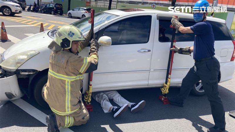 台南女大生車禍卡車底　離奇燙傷送醫