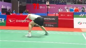 打到球拍掉了，戴資穎還是能展現超狂防守能力。（圖／翻攝自戴資穎IG）