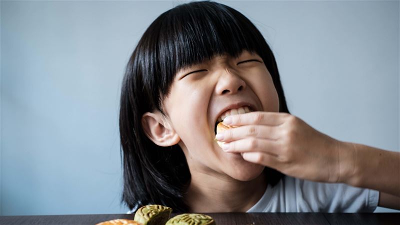 中秋月餅之亂開打　烏魚子槓上八寶糕