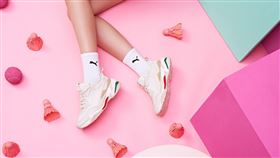 人氣指數居高不下的大勢鞋款經典復刻老爹鞋PUMA Thunder。（圖／品牌提供）