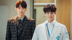 Rain鄭智薰、金汎。（八大提供