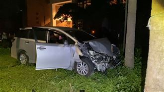 他「持槍狂飆」撞6車！撞台大樹遭逮