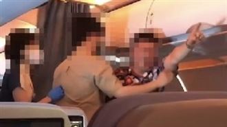 獨／台男求學受挫脫褲鬧機　畫面曝光