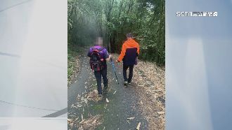 抄近路迷途大凍山　靠「電線桿」脫困