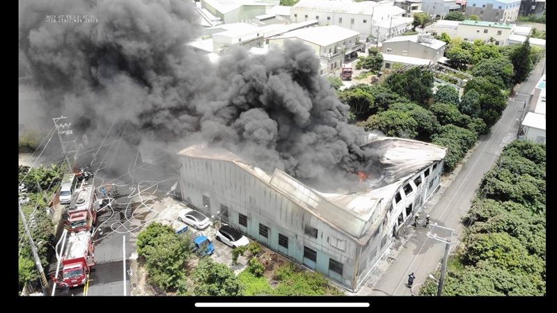 新／神岡烤漆廠大火　恐怖濃煙竄天際