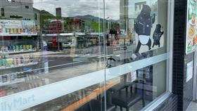 南投埔里，超商，大夜班員工，盜刷顧客遺失信用卡，神明認證不OK