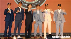 ▲統一獅總教練林岳平和到場選秀球員合影。（圖／記者劉彥池攝影）