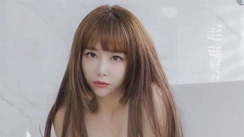 真人娜美辣裸美胸　彎腰掉出超兇雙球