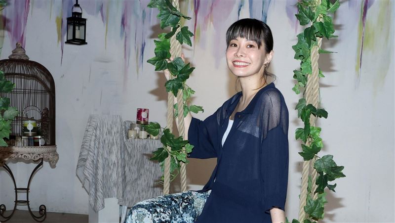 獨／女星跟花聊天　竟闖入神秘空間