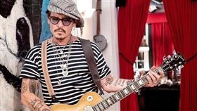 強尼戴普原本就相當鍾情於音樂表演。（圖／翻攝自johnnydep IG）