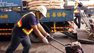 屏東少年黃詮佑　補路破三千小時