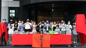 連晨翔、大元、檢場、謝瓊煖、樊光耀以及況明潔等人，出席《門當戶懟愛上你》開鏡儀式。（圖／記者邱榮吉攝影）
