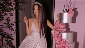 Vera Wang以粉紅色系做為生日主題造型。（圖／翻攝自verawang IG）