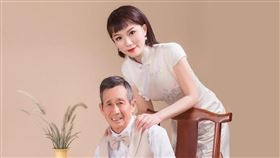 50歲老漢撿到女嬰！養25年身價上億　賣公司幫他圓夢（圖／翻攝自金其父女-張白鴿微博）