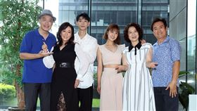 樊光耀、況明潔、連晨翔、大元、謝瓊煖和檢場出席《門當互懟愛上你》記者會。（圖／記者邱榮吉攝影）
