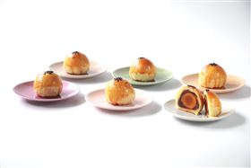 被稱為蛋黃酥界愛馬仕的陳耀訓蛋黃酥。（圖／翻攝自陳耀訓·麵包埠YOSHI BAKERY臉書）