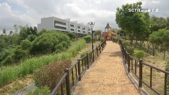 公園除草除一半？因「區界」相互推責