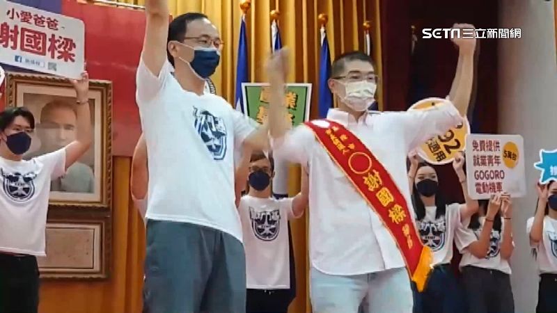 朱立倫幫披彩帶　基隆四腳督戰局開打