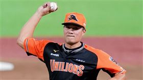 高國慶8局下登板投球寫下本土選手紀錄。（圖／統一獅提供）