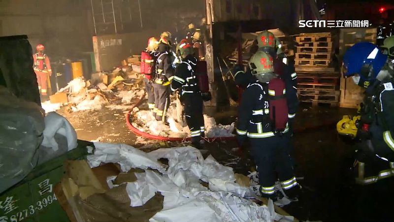 新店印刷廠大火　2員工遭嗆傷送醫