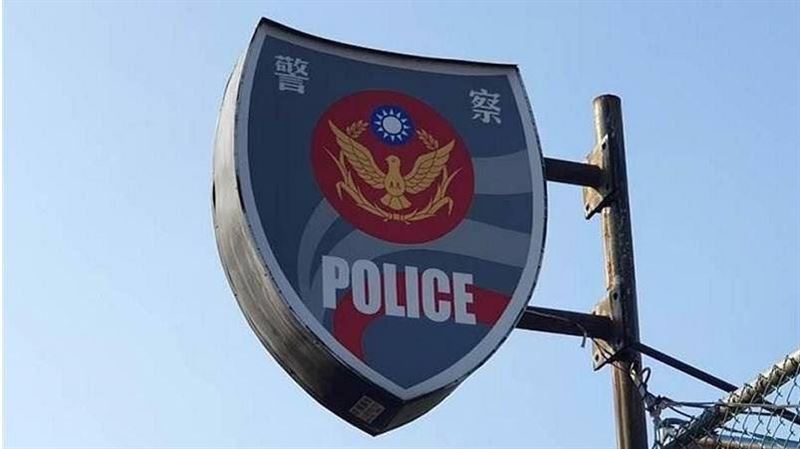 情侶聞惡臭敲門　發現男陳屍套房床