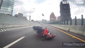 紅牌重機,蓋棉被,翻滾,中和,翻攝畫面