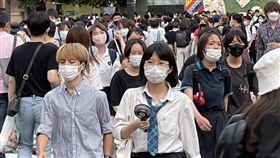 日本政府估若是十年一遇的酷暑  供電情況嚴峻日本政府研判若出現10年一遇的酷暑，日本的東北、東京、中部等地的電力公司轄內的備轉容量率可能達3.7%，雖高於穩定供電所需最低限3%，但供電情況仍嚴峻。中央社記者楊明珠東京攝  111年7月1日