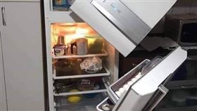 有網友一開冰箱，竟變1慘況。（圖／翻攝自爆笑公社2）