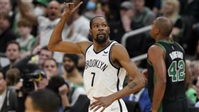 ▲NBA總裁席佛（Adam Silver）不滿杜蘭特（Kevin Durant）喊賣我。（圖／美聯社／達志影像）