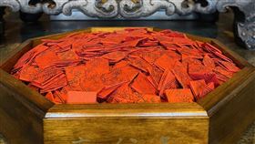 Cosplay午夜專場設計好禮-台灣首廟天壇平安符，象徵守護，帶來滿滿福氣、運勢順遂。（圖／台南市美術館提供）