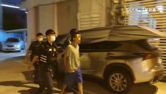 酒客街頭衝突　警到場意外逮通緝犯