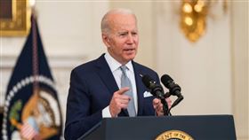 皮尤研究中心13日公布最新民調顯示，由於對美國經濟看法處於多年來最負面水準，美國總統拜登的支持率降至37%最低點。（圖／翻攝自facebook.com/WhiteHouse）
