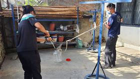 彰化縣員林市林厝里，蛇出沒頻繁，女里長10天抓4條(圖／翻攝自蕭富子臉書)