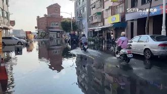 超級滿月+大潮　旗津哨船頭海水倒灌