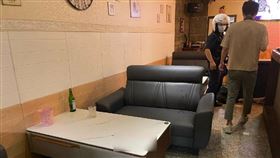 中區成功路，爌肉飯，2對情侶打架，為200元酒錢打架，酒杯砸頭 (圖／民眾提供)