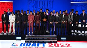 ▲NBA考慮將選秀年齡限制下修。（圖／翻攝自NBA Draft推特）